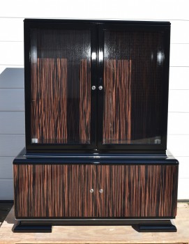 Vitrine mit Makassar Furnier
